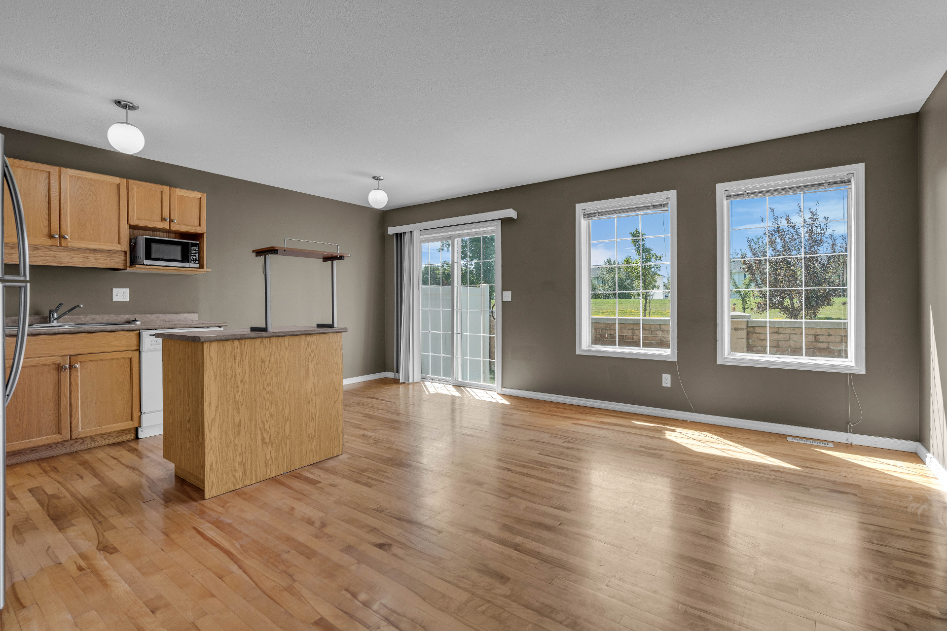 Briarwood 联排出售 · 127 Banyan Crescent #28——林与唐地产 - 2